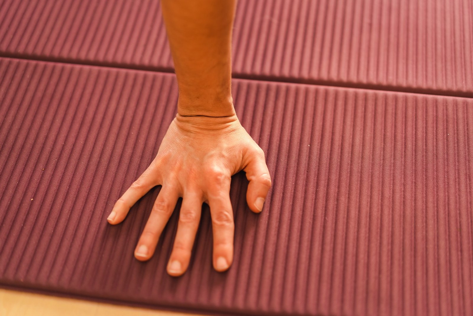 Griffige Oberfläche einer Yogamatte